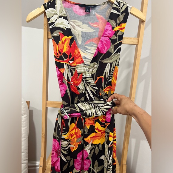 🌺🌹❤️ Tropical and floral Banana Republic dress with belt. - Picture 5 of 5